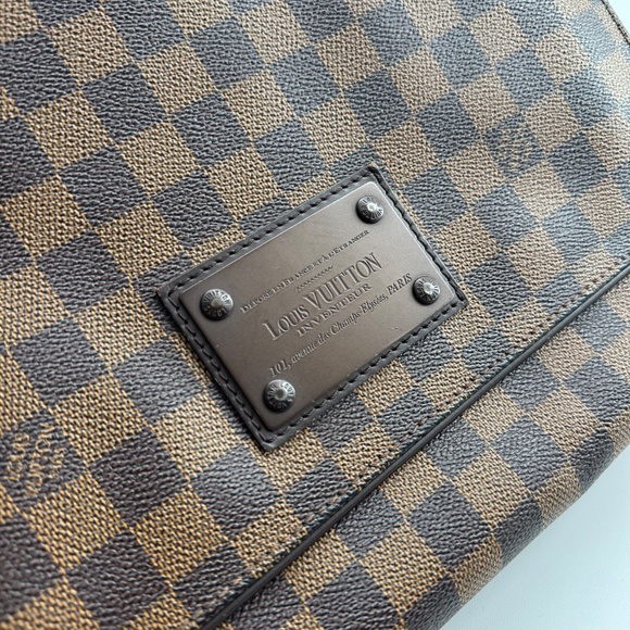 Louis Vuitton Damier Graphite Messenger Bag - Picture 3 of 16